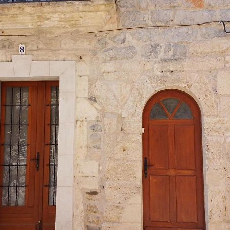 Appartement Chaleureux Dans Une Maison En Pierre Mireval Exterior photo
