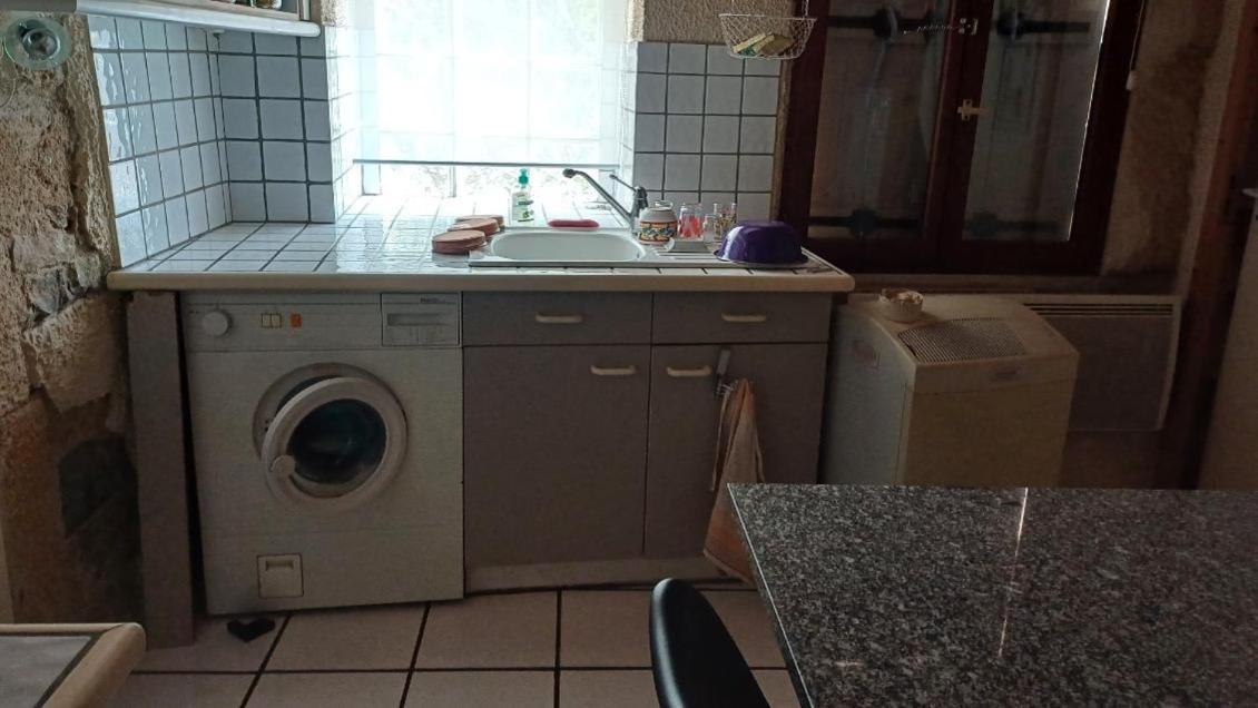 Appartement Chaleureux Dans Une Maison En Pierre Mireval Exterior photo