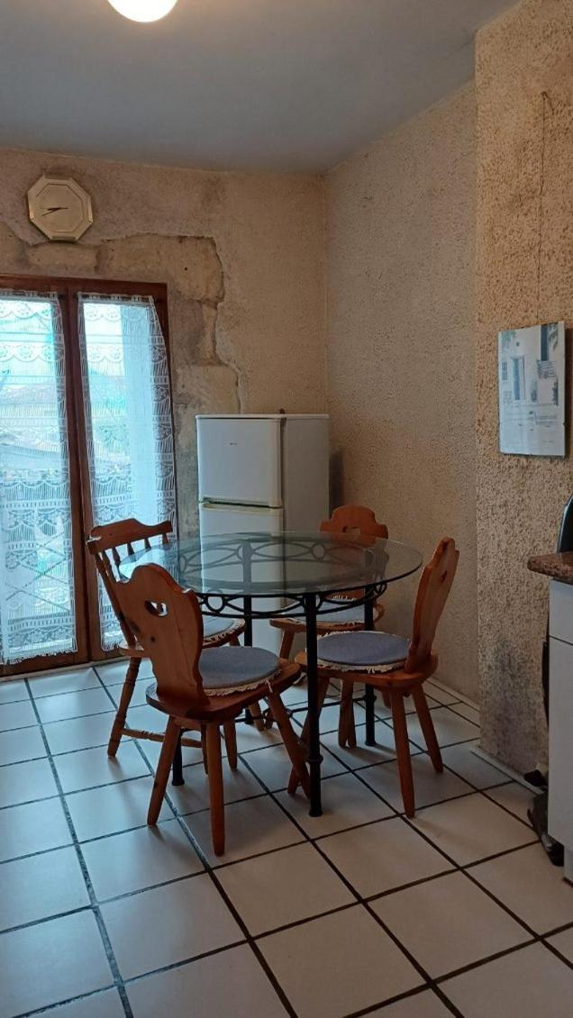 Appartement Chaleureux Dans Une Maison En Pierre Mireval Exterior photo